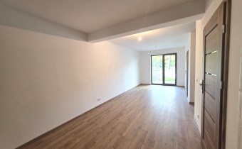 Jasny apartament z tarasem w Bystra – wysoki stand