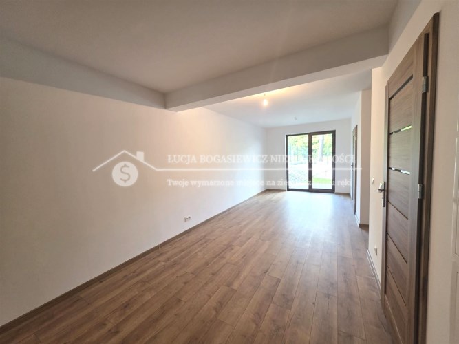 Jasny apartament z tarasem w Bystra – wysoki stand