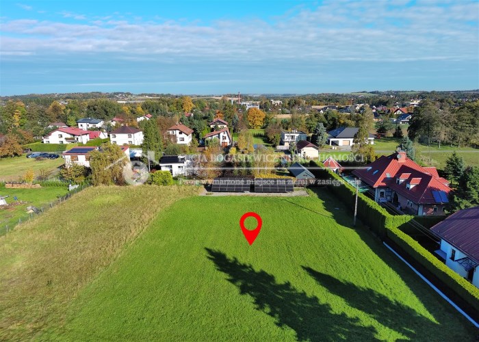 Widok działki 264/3B – prąd i woda na działce, gaz