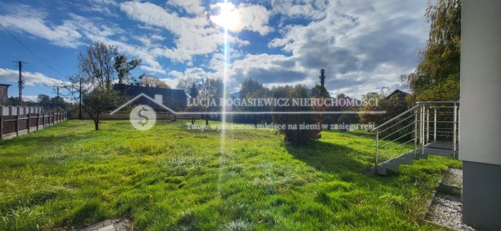 Panorama z ogrodu – widok na Skrzyczne i Beskidy, 