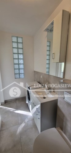 Łazienka z prysznicem – nowoczesna armatura, elega