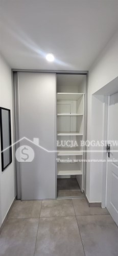 Schody prowadzące na piętro – solidne, drewniane w