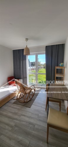 Sypialnia z łazienką – komfortowe łóżko, stylowe w