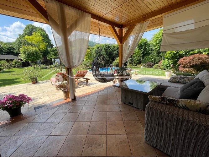 Taras w Jaworzu – rozległa strefa wypoczynku z bez