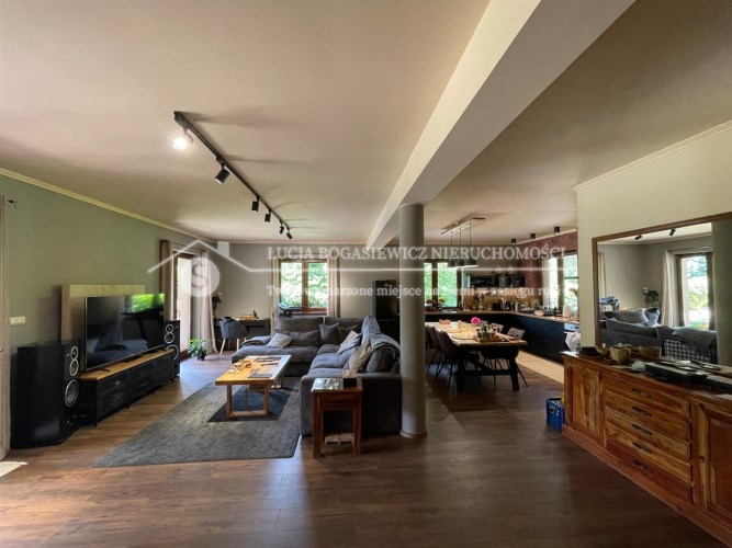 Elewacja frontowa w Jaworzu – nowoczesna i ponadcz