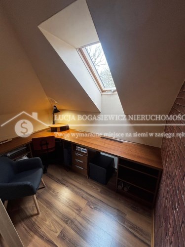 Pokój wypoczynkowy na piętrze – spokojna strefa do