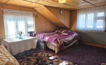 Nieruchomość w Ustroniu w otoczeniu zabudowy jedno