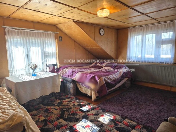 Nieruchomość w Ustroniu w otoczeniu zabudowy jedno