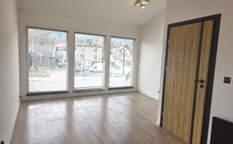 Przestronny lokal usługowy w Buczkowicach z miejsc