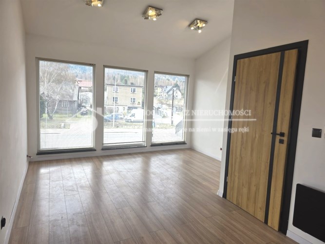 Przestronny lokal usługowy w Buczkowicach z miejsc