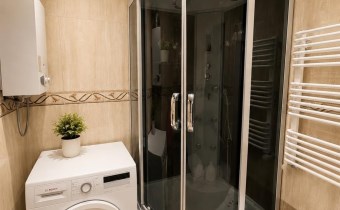 Duży balkon z przyjemnym widokiem – idealne miejsc