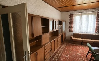 Przestronna działka budowlana w Kaniowie z domem j