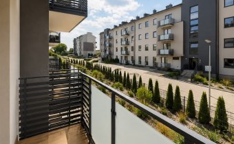 Balkon w nowej inwestycji przy ul. Złotej w Jaworz