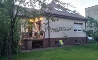 Atrakcyjny dom na sprzedaż w Pruszkowie.